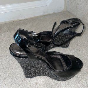 Society 86 Black patent leather wedge sz 6